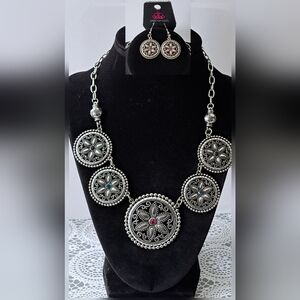 Paparazzi "Written In The Star Lillies" Silvertone Necklace Set